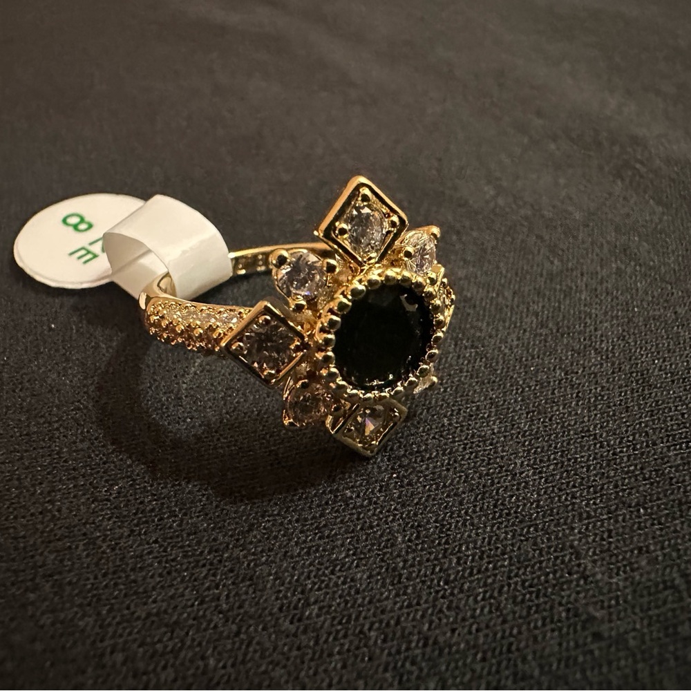 Snowflake Diva” Ring – Size 8 ✨